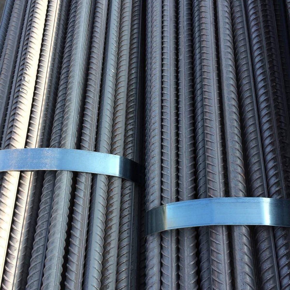 B500B deformed steel rebar bundles